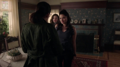 Charmed-Online-dot-nl_Charmed-1x02LetThisMotherOut00895.jpg