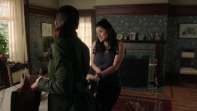 Charmed-Online-dot-nl_Charmed-1x02LetThisMotherOut00907.jpg