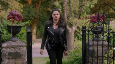 Charmed-Online-dot-nl_Charmed-1x02LetThisMotherOut01216.jpg