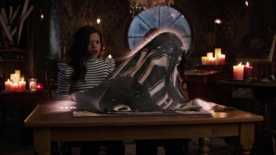 Charmed-Online-dot-nl_Charmed-1x02LetThisMotherOut01251.jpg