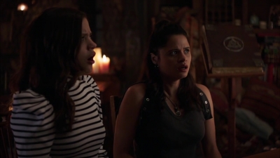 Charmed-Online-dot-nl_Charmed-1x02LetThisMotherOut01254.jpg