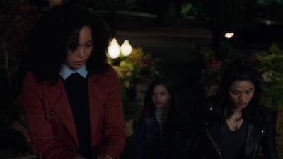 Charmed-Online-dot-nl_Charmed-1x02LetThisMotherOut01668.jpg