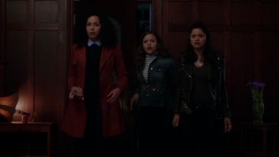 Charmed-Online-dot-nl_Charmed-1x02LetThisMotherOut01682.jpg