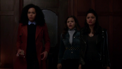 Charmed-Online-dot-nl_Charmed-1x02LetThisMotherOut01684.jpg