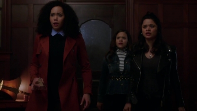 Charmed-Online-dot-nl_Charmed-1x02LetThisMotherOut01693.jpg