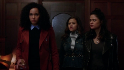 Charmed-Online-dot-nl_Charmed-1x02LetThisMotherOut01699.jpg