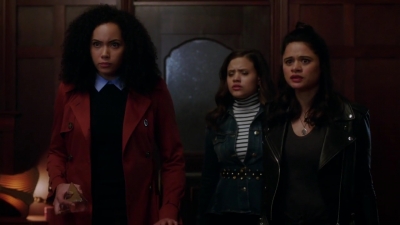 Charmed-Online-dot-nl_Charmed-1x02LetThisMotherOut01700.jpg