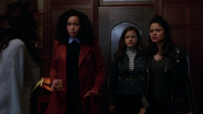 Charmed-Online-dot-nl_Charmed-1x02LetThisMotherOut01703.jpg