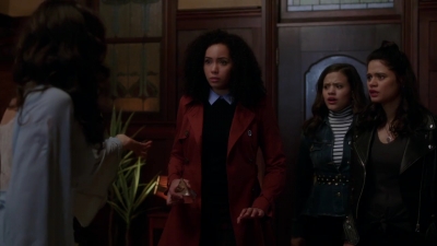 Charmed-Online-dot-nl_Charmed-1x02LetThisMotherOut01710.jpg