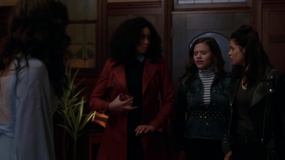 Charmed-Online-dot-nl_Charmed-1x02LetThisMotherOut01724.jpg