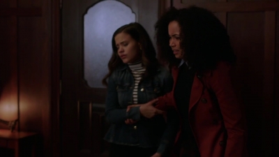 Charmed-Online-dot-nl_Charmed-1x02LetThisMotherOut01835.jpg