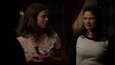 Charmed-Online-dot-nl_Charmed-1x02LetThisMotherOut02219.jpg