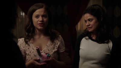 Charmed-Online-dot-nl_Charmed-1x02LetThisMotherOut02221.jpg