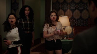 Charmed-Online-dot-nl_Charmed-1x02LetThisMotherOut02226.jpg