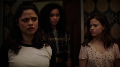 Charmed-Online-dot-nl_Charmed-1x02LetThisMotherOut02266.jpg