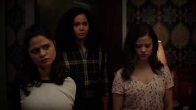 Charmed-Online-dot-nl_Charmed-1x02LetThisMotherOut02277.jpg