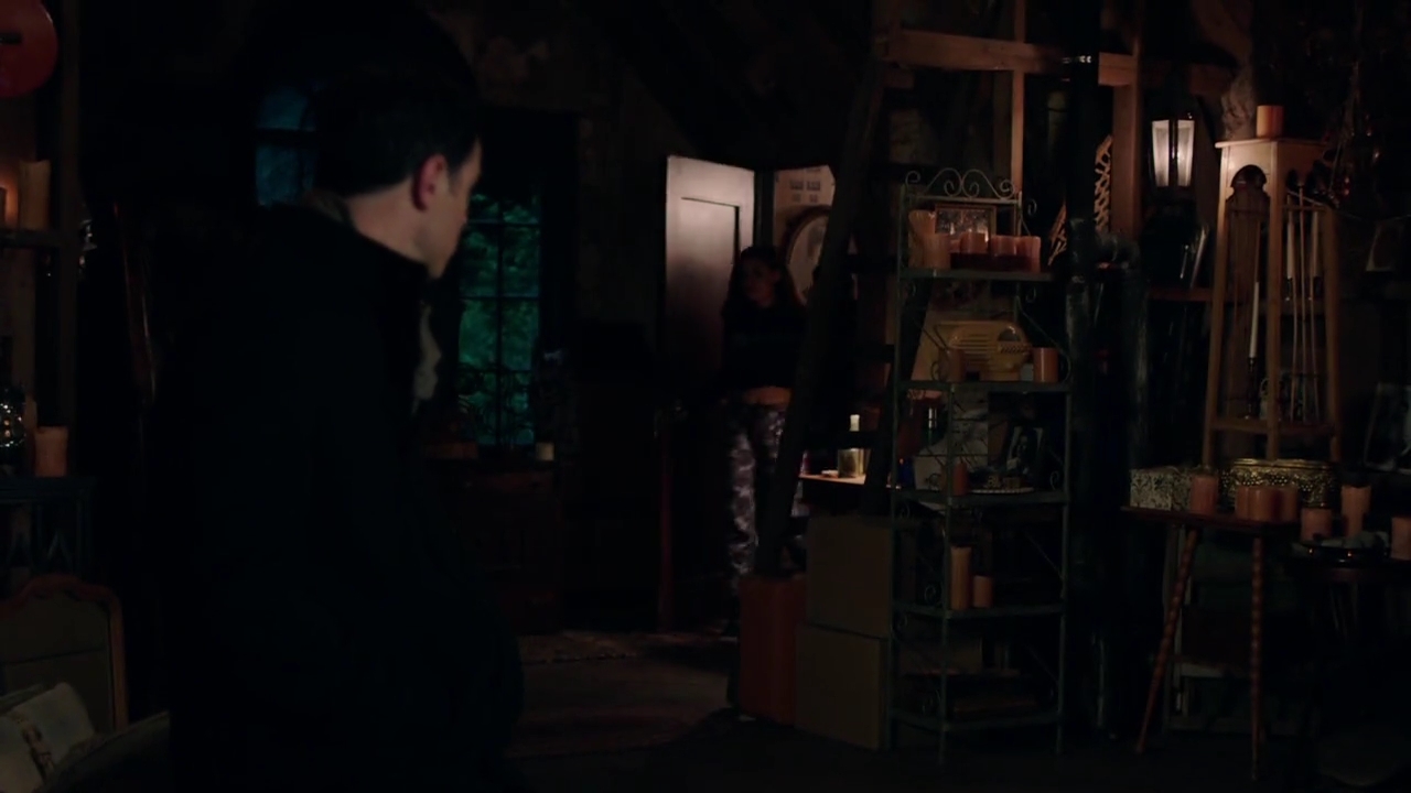 Charmed-Online-dot-nl_Charmed-1x03SweetTooth02416.jpg