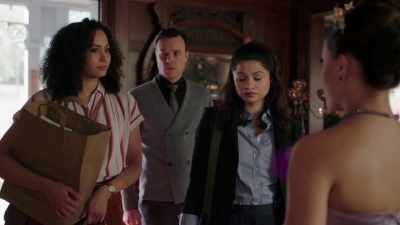 Charmed-Online-dot-nl_Charmed-1x03SweetTooth01140.jpg