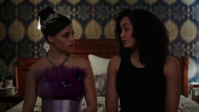 Charmed-Online-dot-nl_Charmed-1x03SweetTooth01403.jpg