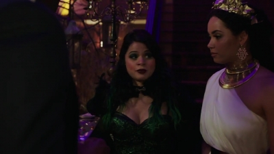 Charmed-Online-dot-nl_Charmed-1x03SweetTooth01536.jpg