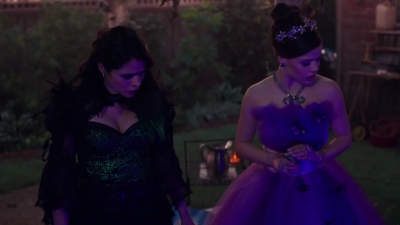 Charmed-Online-dot-nl_Charmed-1x03SweetTooth01830.jpg