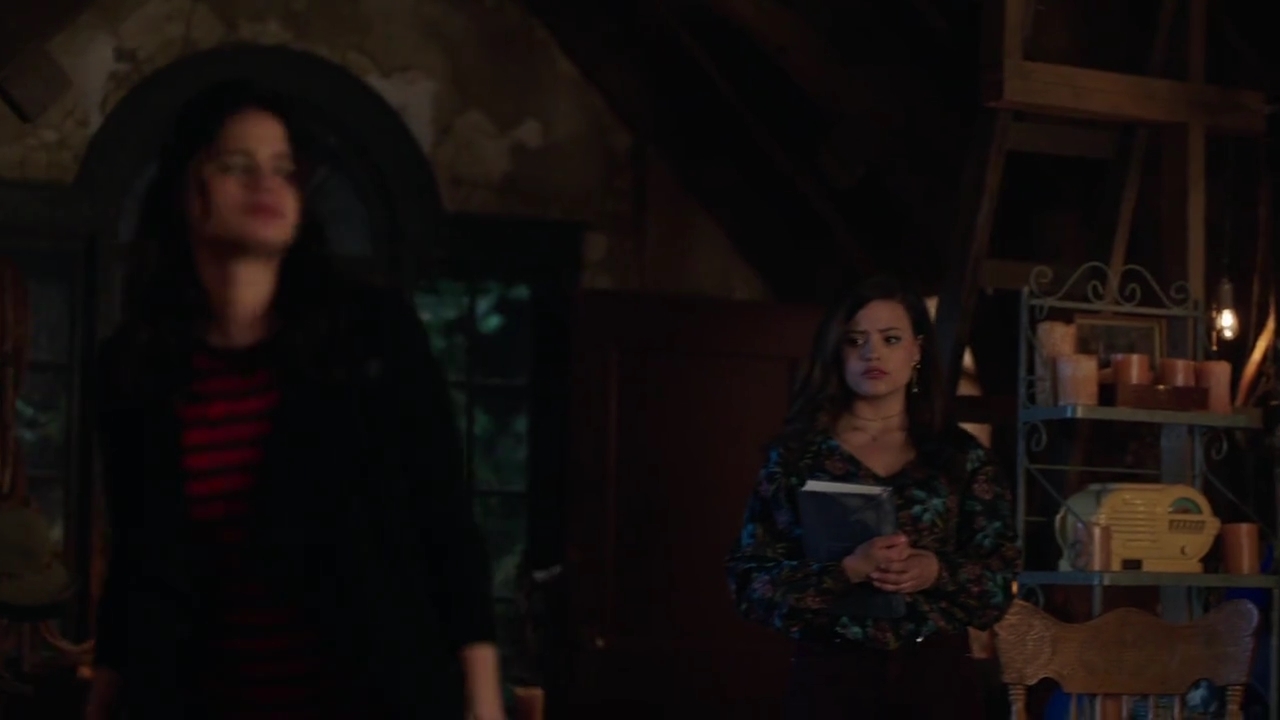 Charmed-Online-dot-nl_Charmed-1x04ExorciseYourDemons00079.jpg