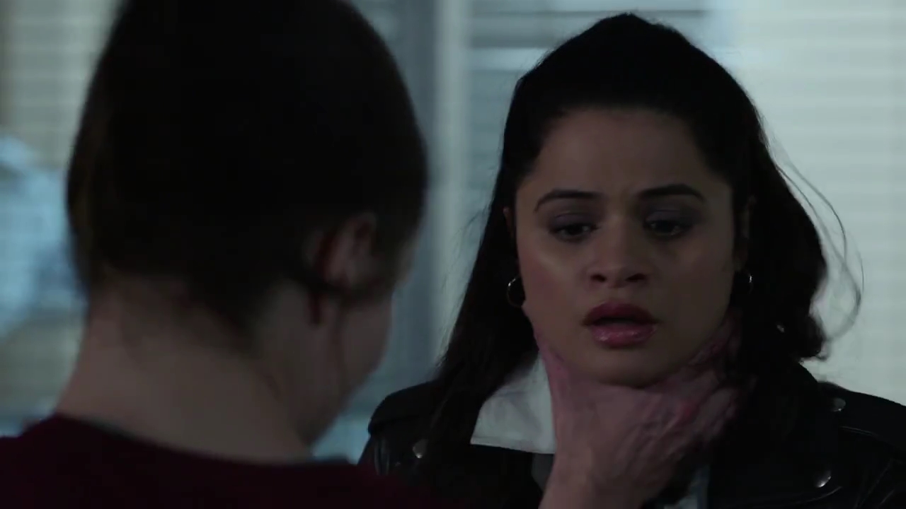 Charmed-Online-dot-nl_Charmed-1x05OtherWoman01392.jpg