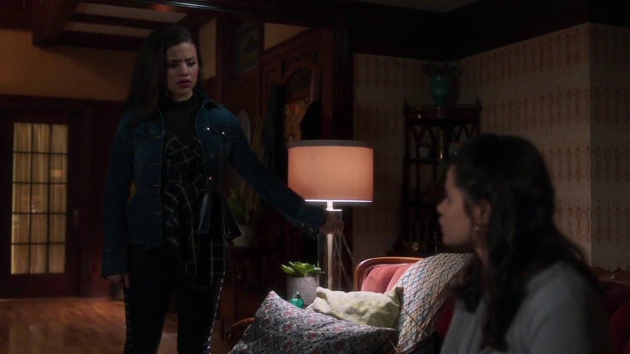 Charmed-Online-dot-nl_Charmed-1x05OtherWoman01685.jpg