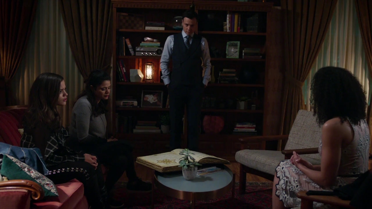 Charmed-Online-dot-nl_Charmed-1x05OtherWoman01725.jpg