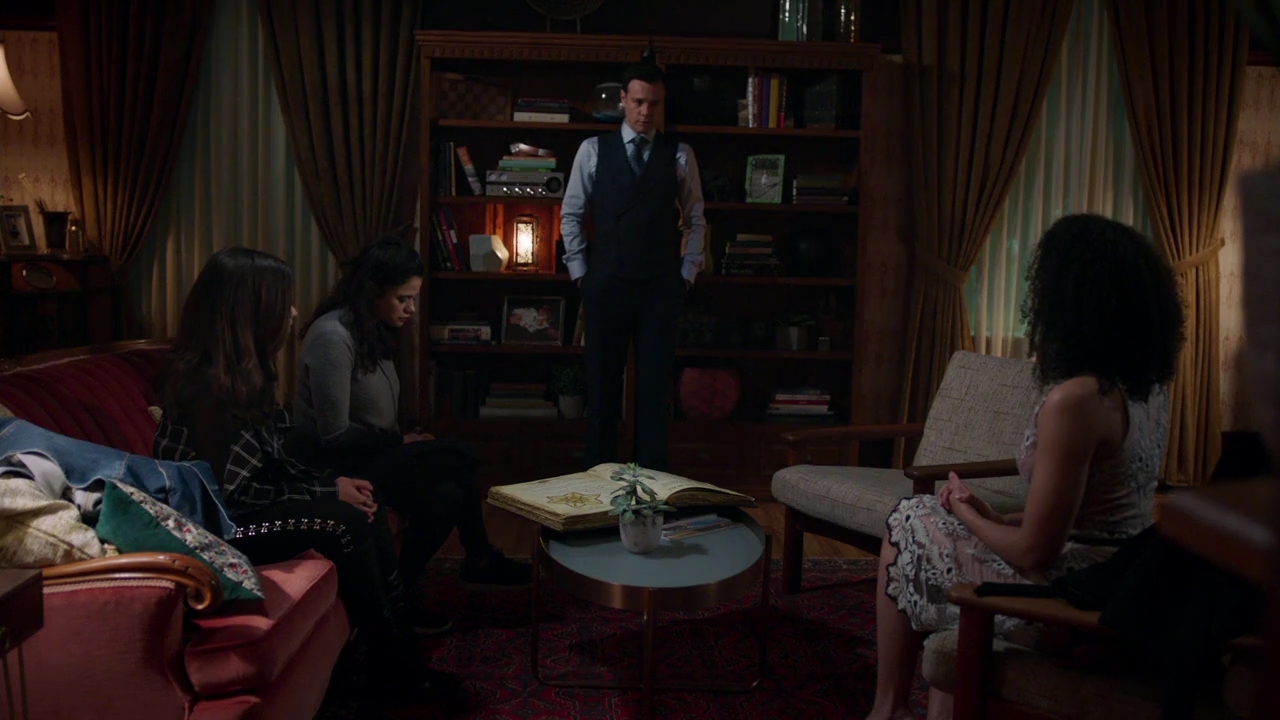 Charmed-Online-dot-nl_Charmed-1x05OtherWoman01734.jpg