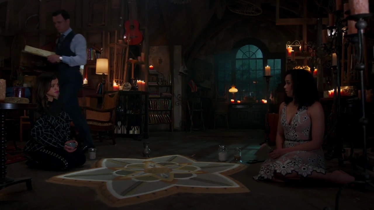 Charmed-Online-dot-nl_Charmed-1x05OtherWoman01896.jpg