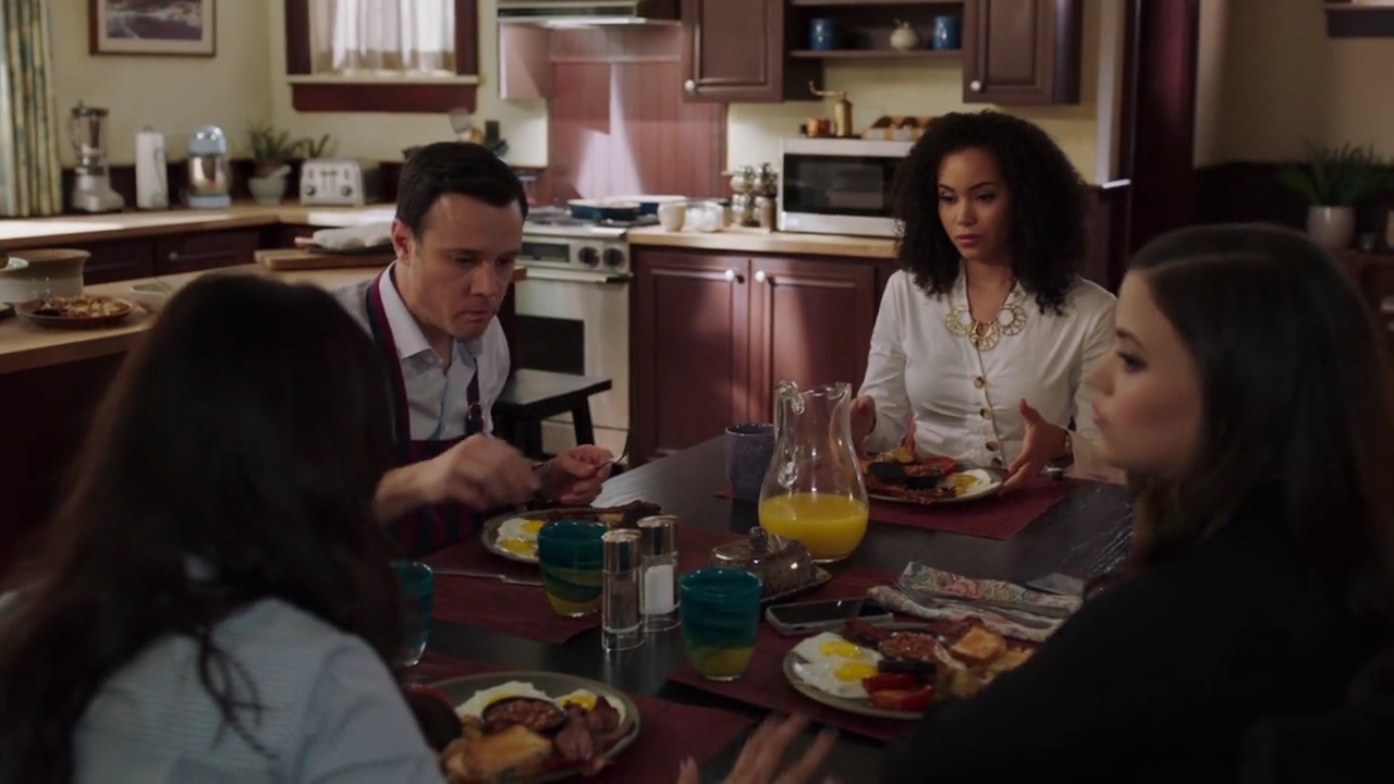 Charmed-Online-dot-nl_Charmed-1x05OtherWoman02116.jpg