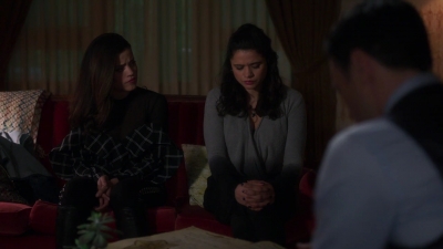 Charmed-Online-dot-nl_Charmed-1x05OtherWoman01789.jpg