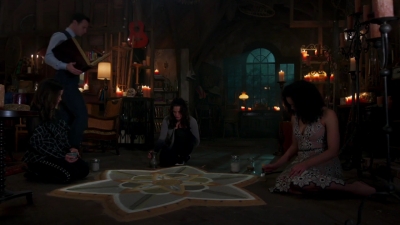 Charmed-Online-dot-nl_Charmed-1x05OtherWoman01865.jpg