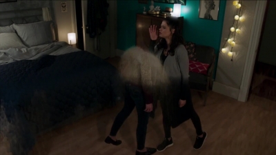 Charmed-Online-dot-nl_Charmed-1x05OtherWoman01990.jpg