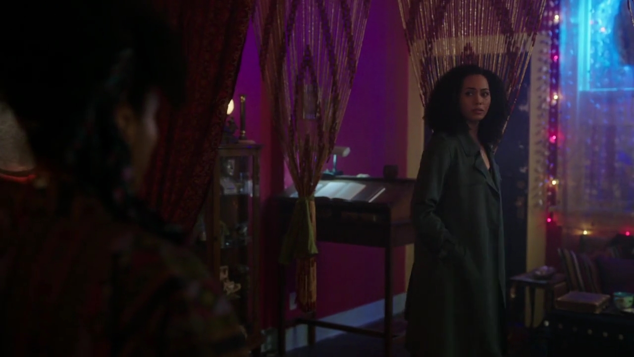 Charmed-Online-dot-nl_Charmed-1x06KappaSpirit01745.jpg