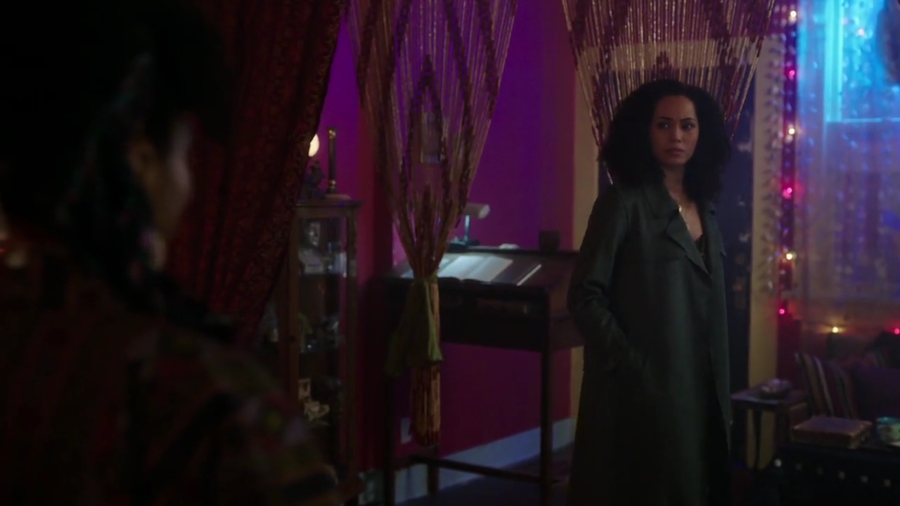 Charmed-Online-dot-nl_Charmed-1x06KappaSpirit01746.jpg