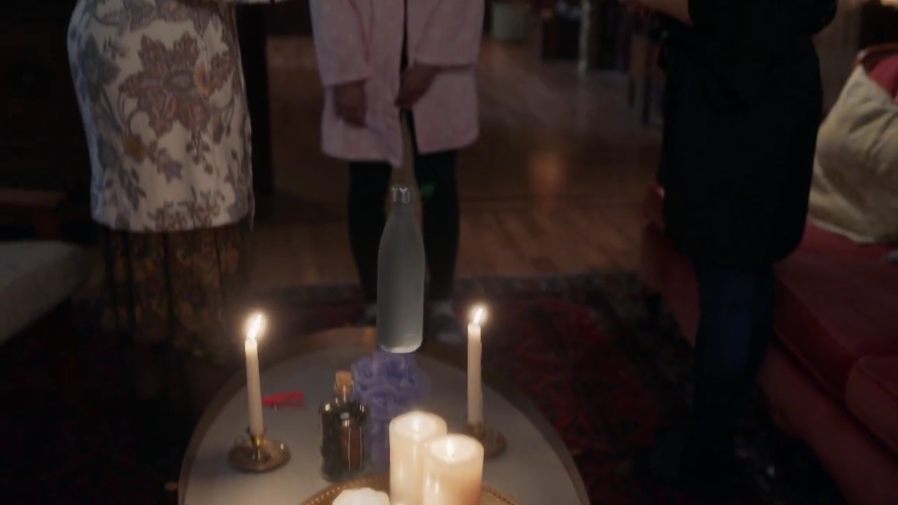 Charmed-Online-dot-nl_Charmed-1x06KappaSpirit02210.jpg