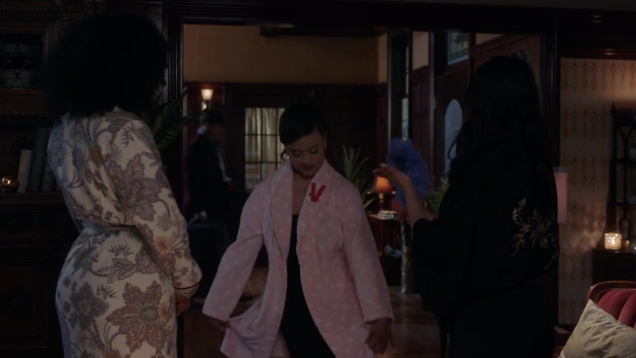 Charmed-Online-dot-nl_Charmed-1x06KappaSpirit02256.jpg