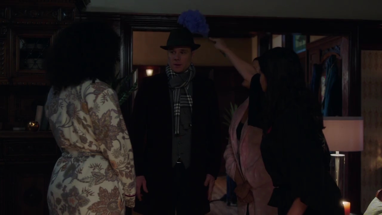 Charmed-Online-dot-nl_Charmed-1x06KappaSpirit02295.jpg