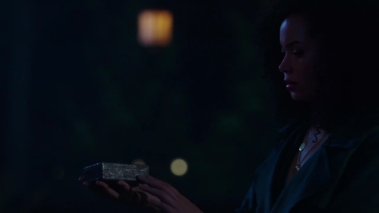Charmed-Online-dot-nl_Charmed-1x06KappaSpirit02393.jpg