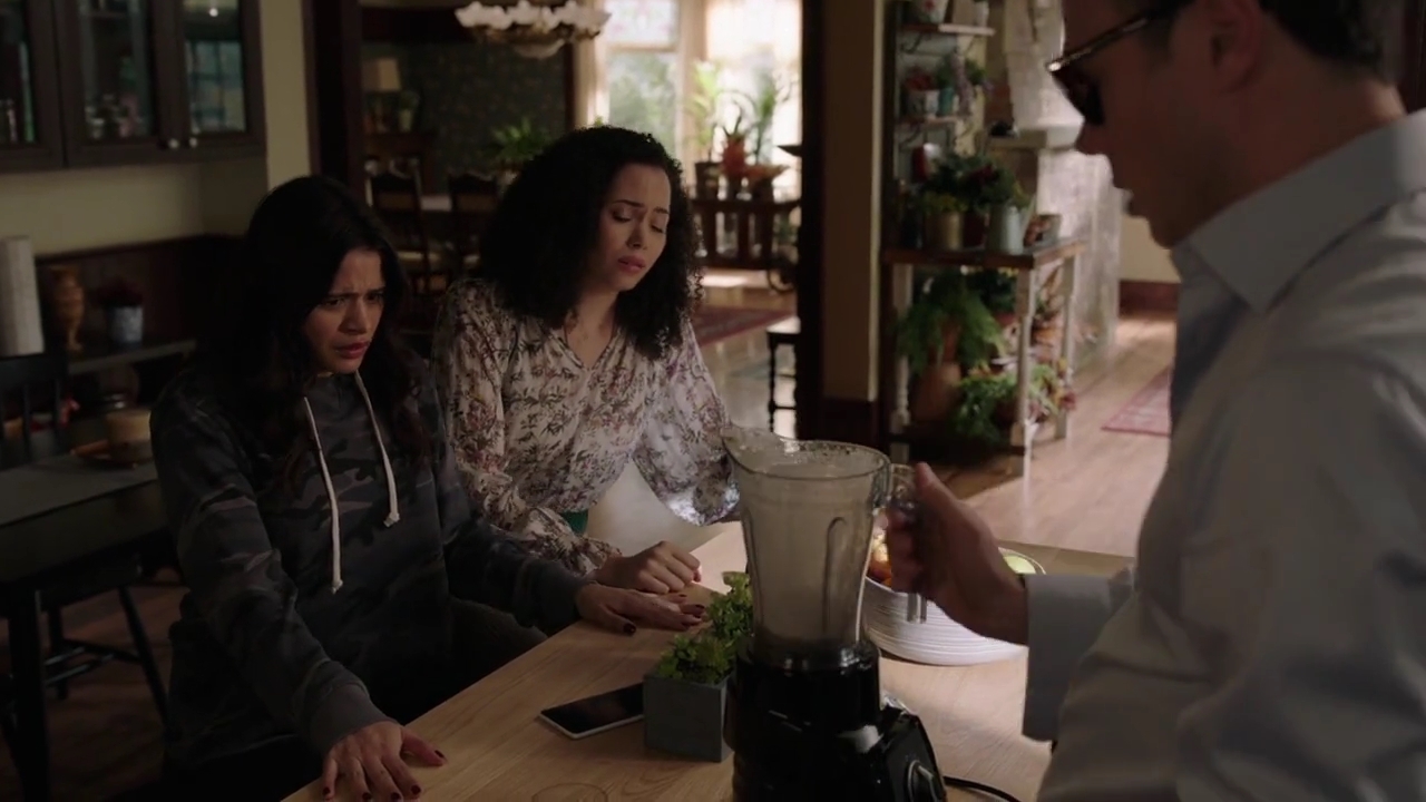 Charmed-Online-dot-nl_Charmed-1x07OutofScythe00806.jpg