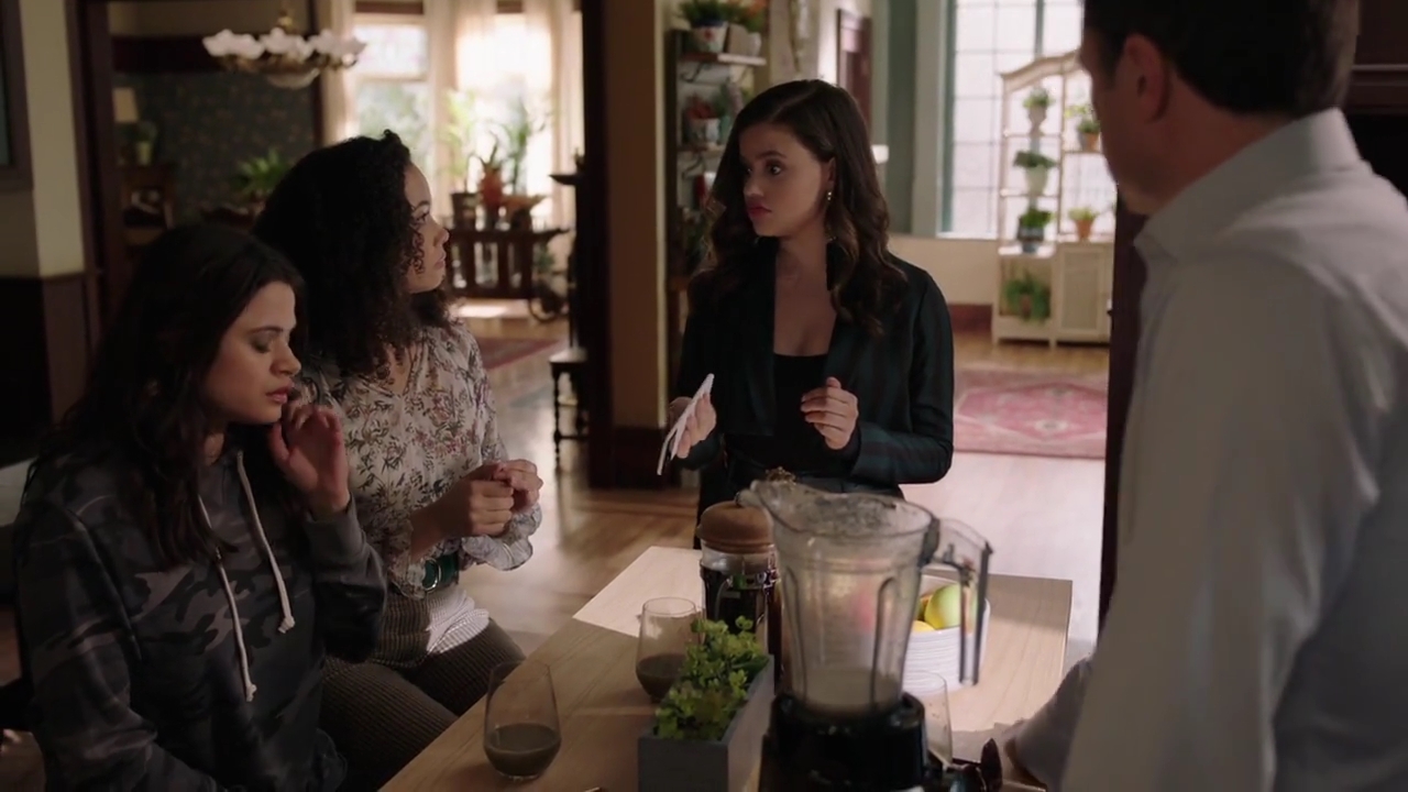 Charmed-Online-dot-nl_Charmed-1x07OutofScythe00853.jpg