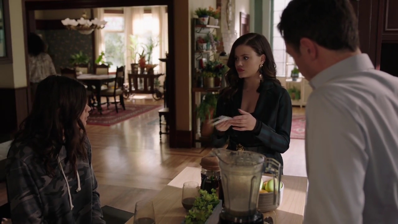 Charmed-Online-dot-nl_Charmed-1x07OutofScythe00869.jpg