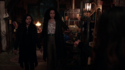 Charmed-Online-dot-nl_Charmed-1x07OutofScythe01491.jpg