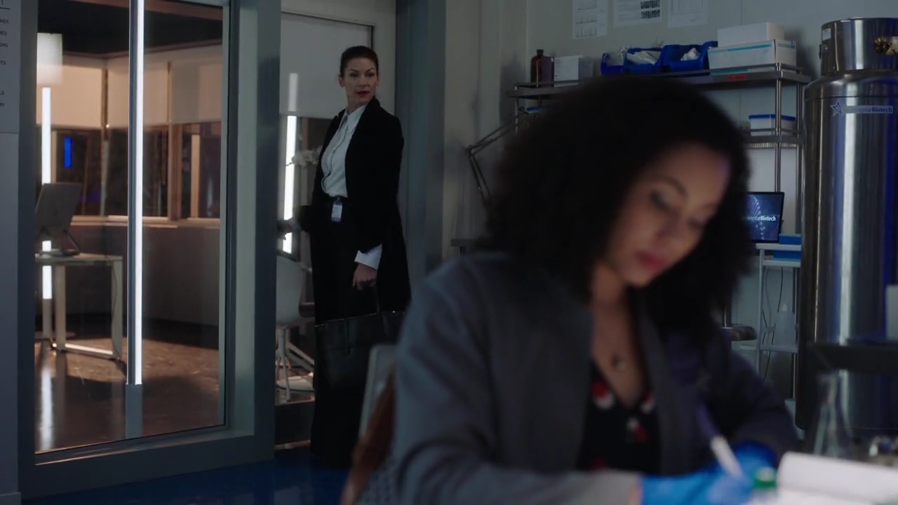 Charmed-Online-dot-nl_Charmed-1x08BugABoo00389.jpg