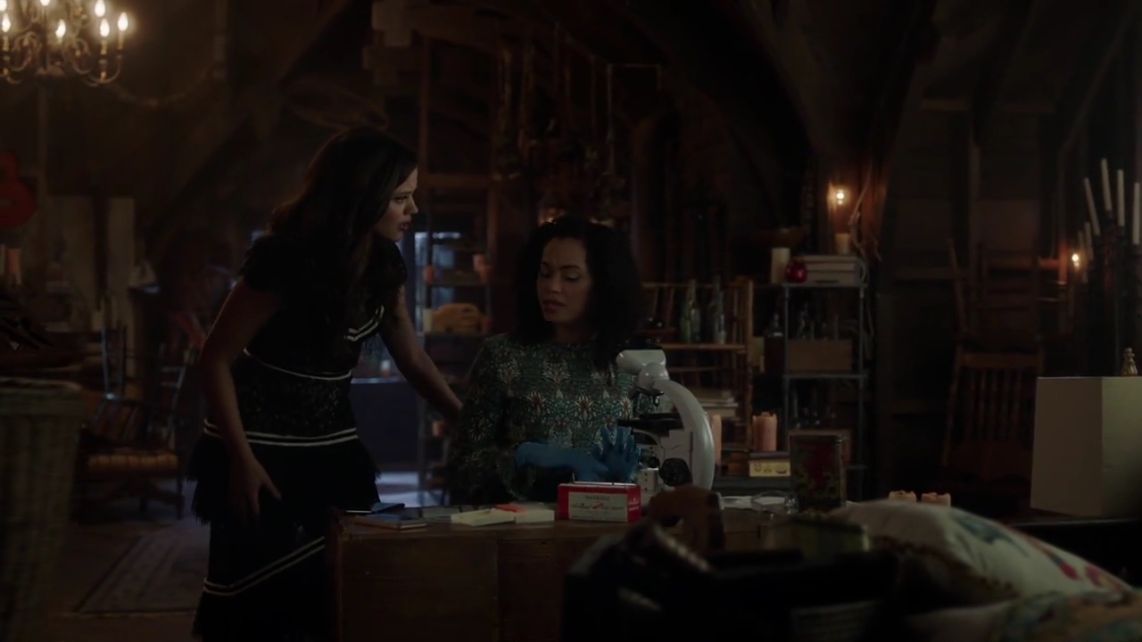 Charmed-Online-dot-nl_Charmed-1x08BugABoo01089.jpg