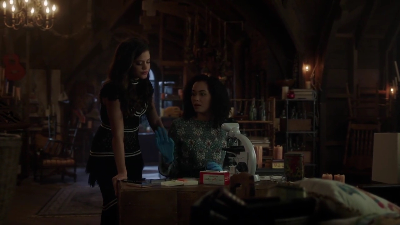 Charmed-Online-dot-nl_Charmed-1x08BugABoo01092.jpg