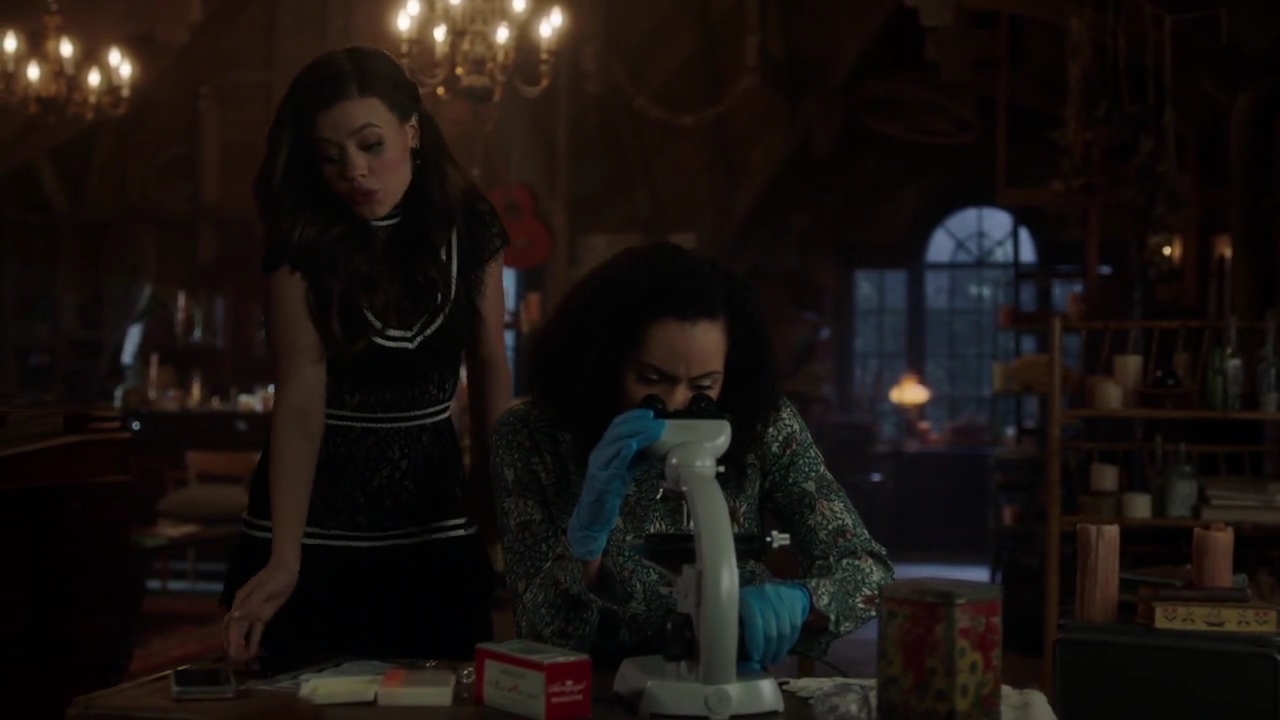 Charmed-Online-dot-nl_Charmed-1x08BugABoo01134.jpg Charmed-Online-dot-nl_Charmed-1x08BugABoo01134.jpg