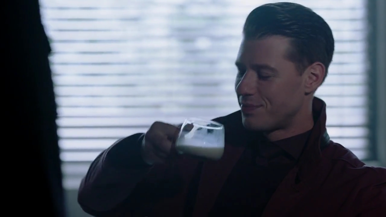 Charmed-Online-dot-nl_Charmed-1x09JingleHell00575.jpg